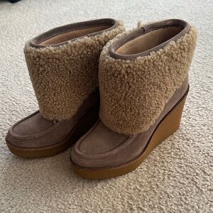 SALE!! UGG Women’s Coldin Boots, Size 7, Tan/Grey, Like New